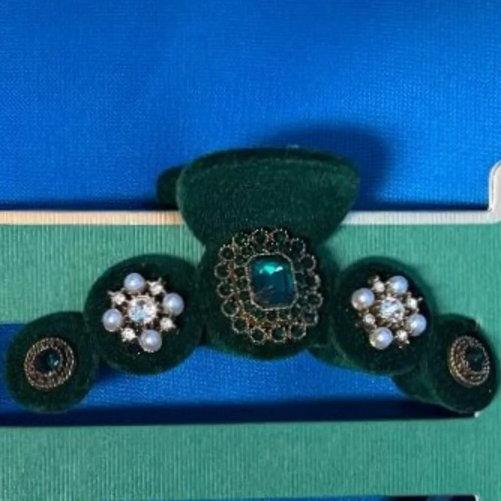 NEW GORGEOUS 2 PK GREEN & BLACK HAIR CLIPS W/ JEWEL / GEMSTONE PEARL TYPE BLING
